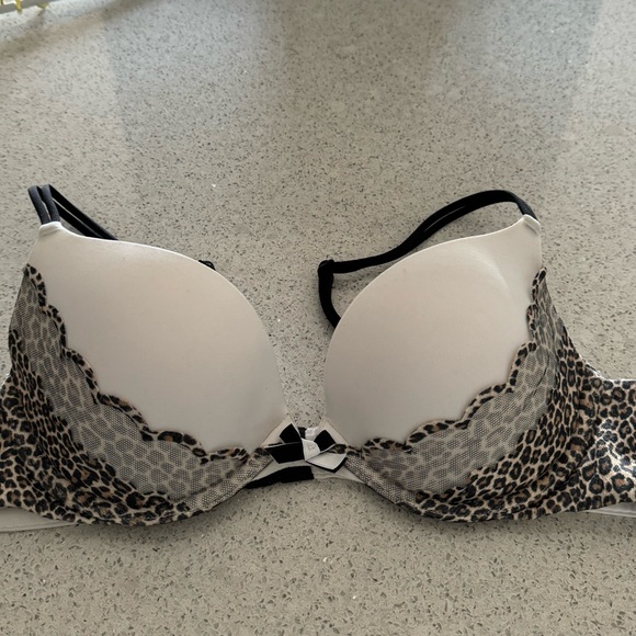 Victorias Secret size 36A Very Sexy Bras - Picture 4 of 5